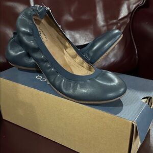 G.H. Bass & Co. Women's Navy Ballet Flats